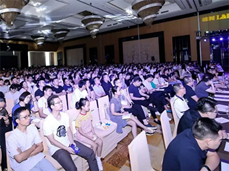 設(shè)計(jì)盛宴再啟丨梁志天、張清平與現(xiàn)場(chǎng)1200名設(shè)計(jì)師一起，引爆無(wú)錫設(shè)計(jì)力量（內(nèi)附無(wú)錫站直播回放）